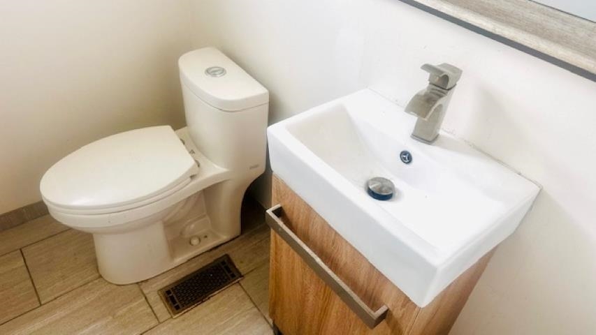 Mount Clemens, Michigan 48043, United States, 2 Bedrooms Bedrooms, ,2 BathroomsBathrooms,Residential,Active,231238