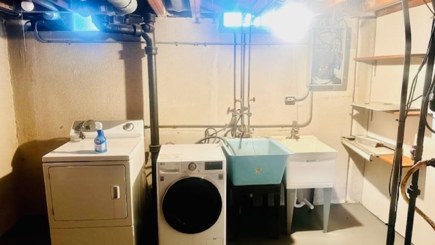 Mount Clemens, Michigan 48043, United States, 2 Bedrooms Bedrooms, ,2 BathroomsBathrooms,Residential,Active,231238