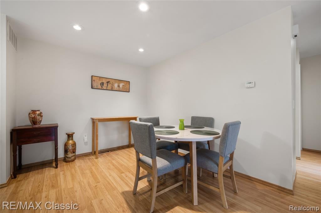 39727 Village Wood Lane