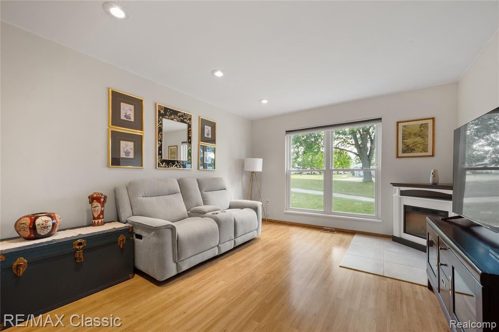 39727 Village Wood Lane