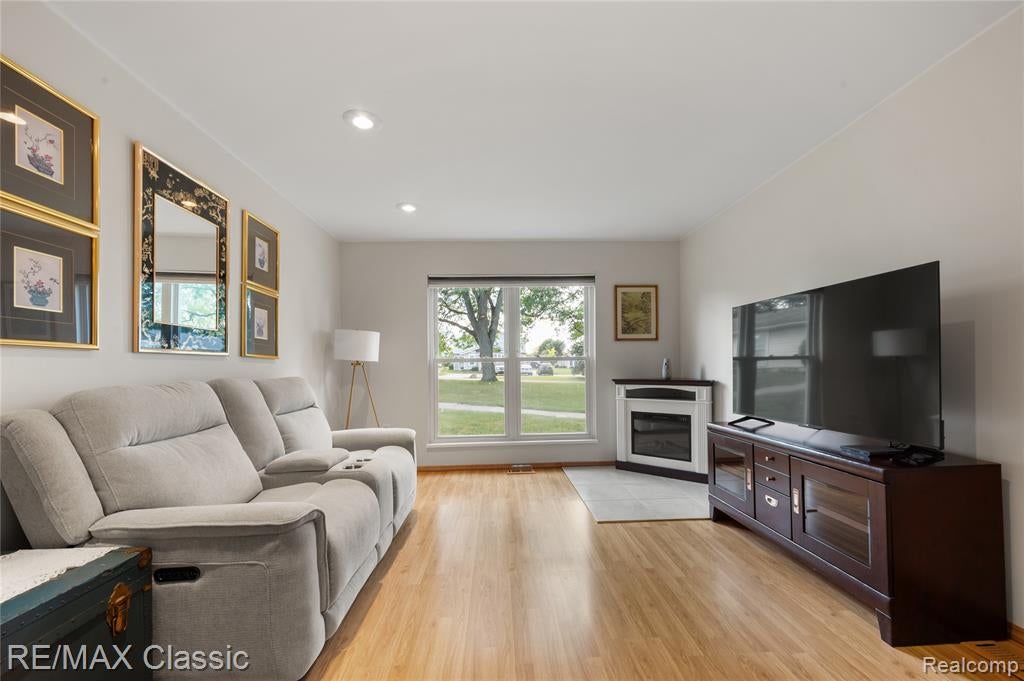 39727 Village Wood Lane