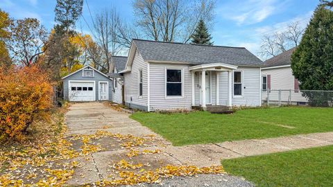 Photo of 825 Walnut Street, Cadillac, MI 49601 (MLS # 80063602)