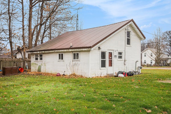 207 S CAPITAL AVE, ATHENS, MI 49011 - Image 433700e7bc0f2e6ed427f97a6c2aa1e7/2734051622