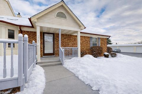 34765 E Wilma Court 71 Chesterfield MI 48047