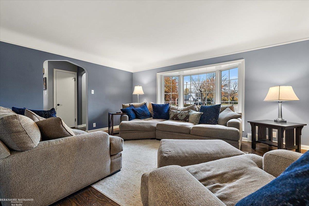 Grosse Pointe Woods, Michigan 48236, United States, 4 Bedrooms Bedrooms, ,2 BathroomsBathrooms,Residential,Active,242435