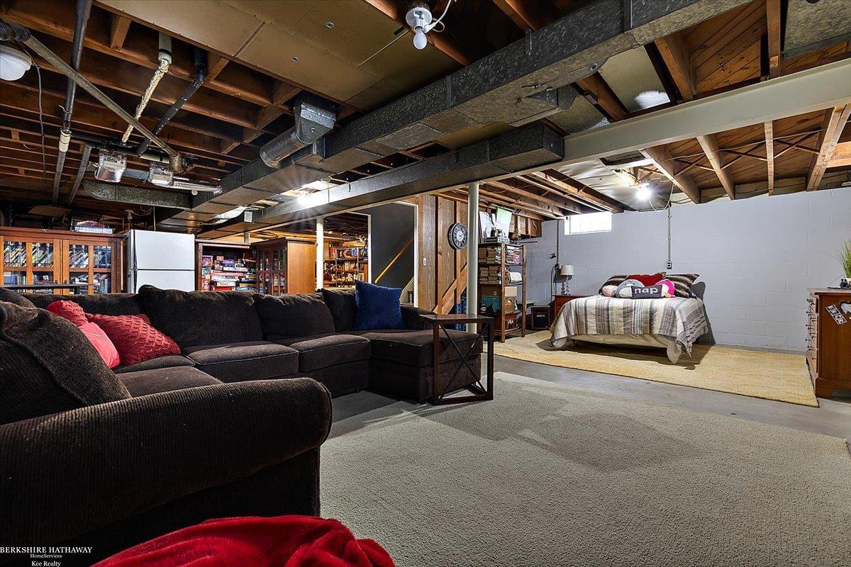 Grosse Pointe Woods, Michigan 48236, United States, 4 Bedrooms Bedrooms, ,2 BathroomsBathrooms,Residential,Active,242435