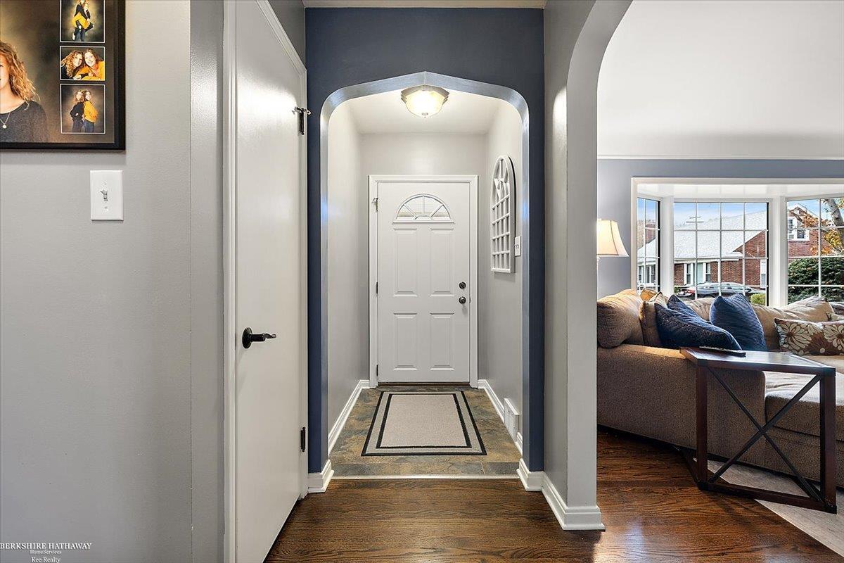 Grosse Pointe Woods, Michigan 48236, United States, 4 Bedrooms Bedrooms, ,2 BathroomsBathrooms,Residential,Active,242435