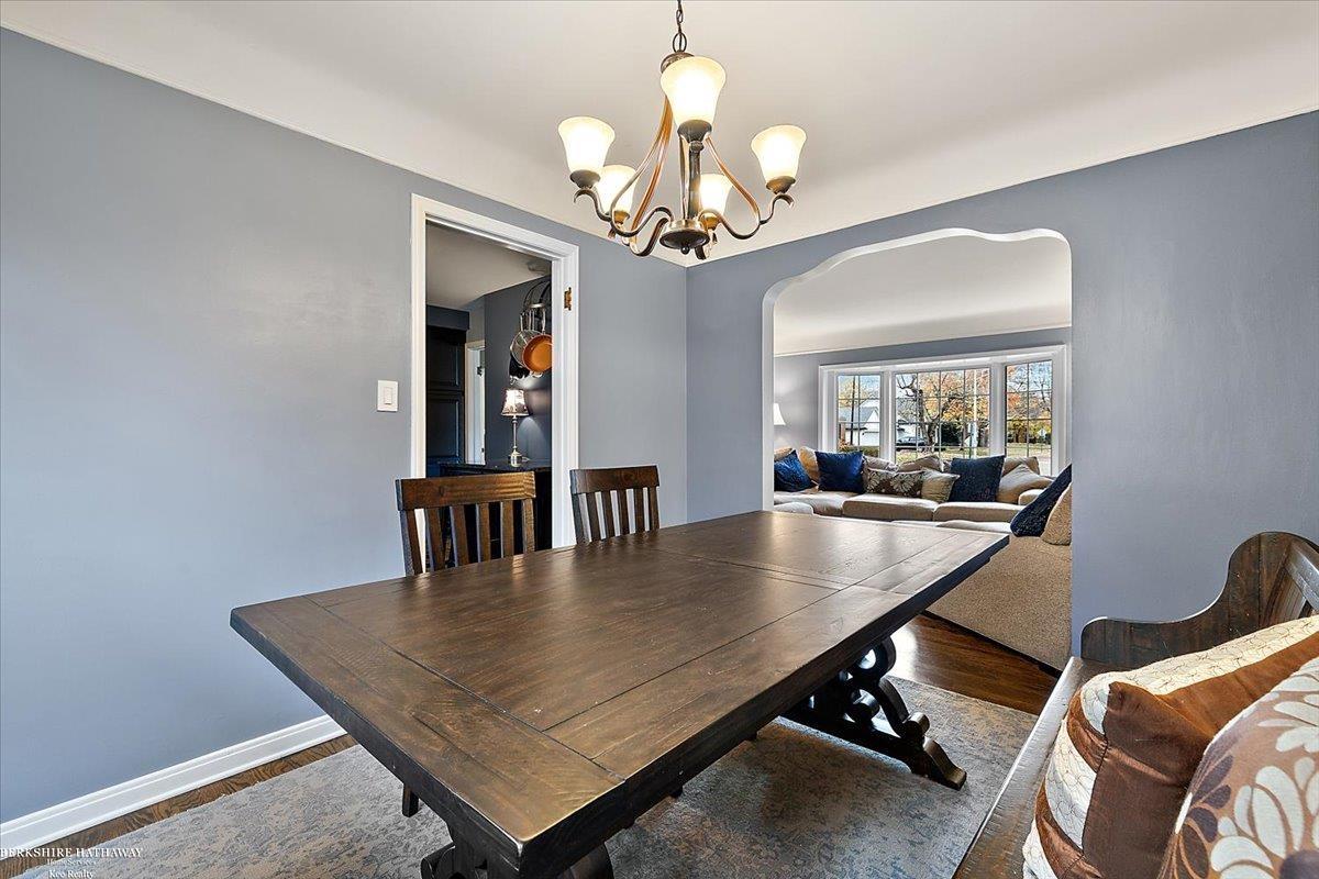 Grosse Pointe Woods, Michigan 48236, United States, 4 Bedrooms Bedrooms, ,2 BathroomsBathrooms,Residential,Active,242435