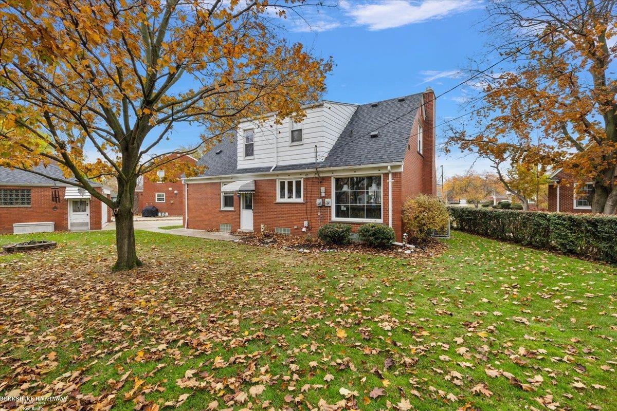 Grosse Pointe Woods, Michigan 48236, United States, 4 Bedrooms Bedrooms, ,2 BathroomsBathrooms,Residential,Active,242435