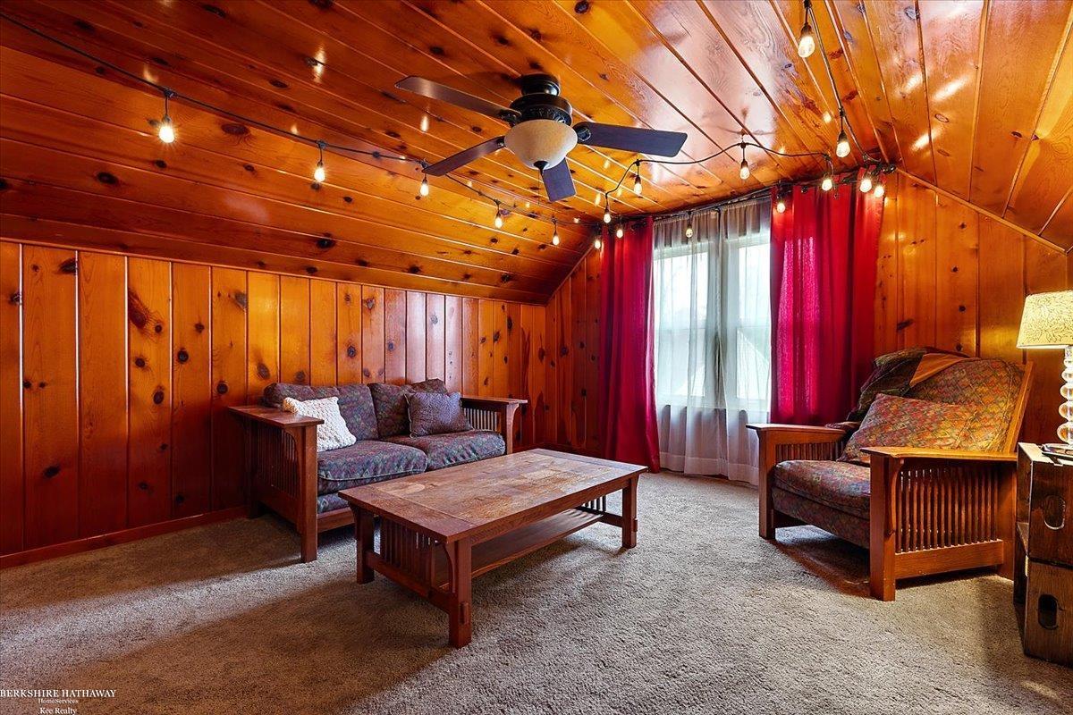 Grosse Pointe Woods, Michigan 48236, United States, 4 Bedrooms Bedrooms, ,2 BathroomsBathrooms,Residential,Active,242435