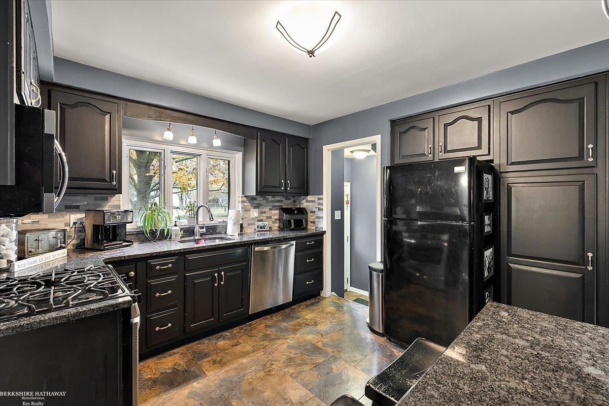 Grosse Pointe Woods, Michigan 48236, United States, 4 Bedrooms Bedrooms, ,2 BathroomsBathrooms,Residential,Active,242435