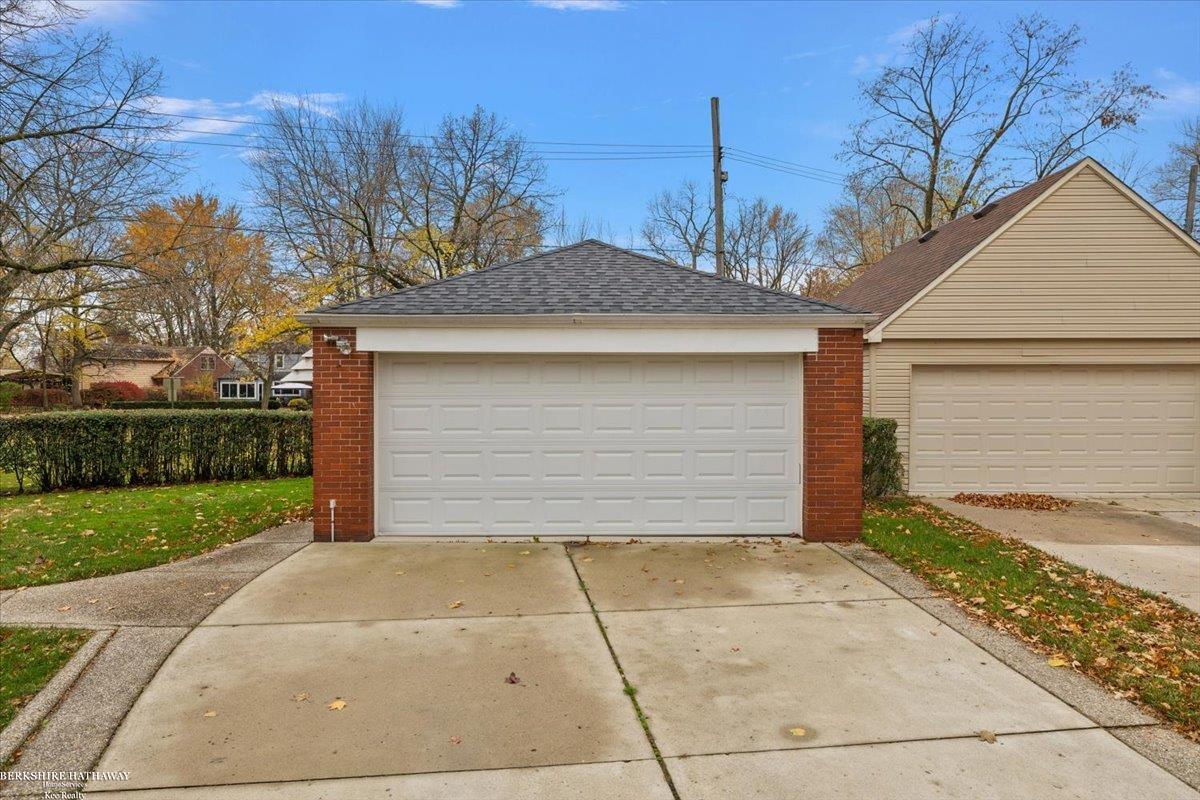 Grosse Pointe Woods, Michigan 48236, United States, 4 Bedrooms Bedrooms, ,2 BathroomsBathrooms,Residential,Active,242435