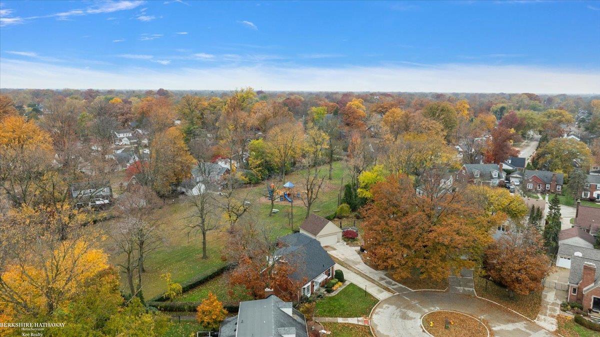 Grosse Pointe Woods, Michigan 48236, United States, 4 Bedrooms Bedrooms, ,2 BathroomsBathrooms,Residential,Active,242435