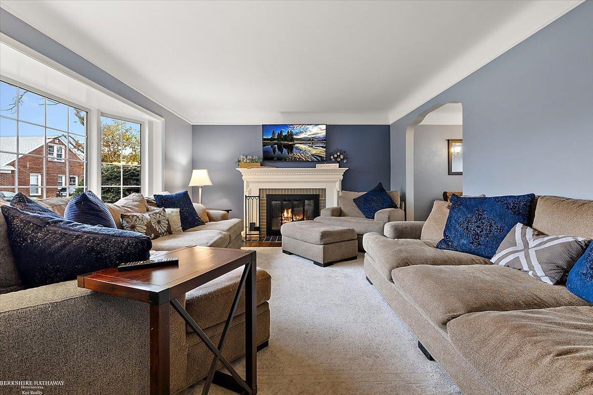 Grosse Pointe Woods, Michigan 48236, United States, 4 Bedrooms Bedrooms, ,2 BathroomsBathrooms,Residential,Active,242435