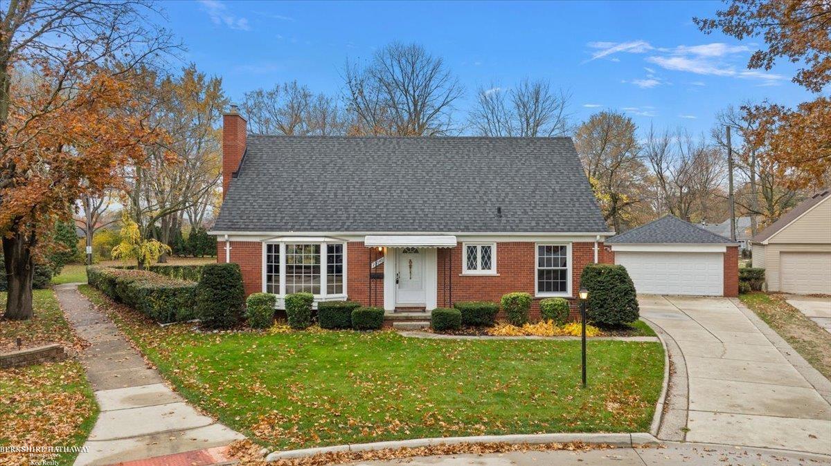 Grosse Pointe Woods, Michigan 48236, United States, 4 Bedrooms Bedrooms, ,2 BathroomsBathrooms,Residential,Active,242435