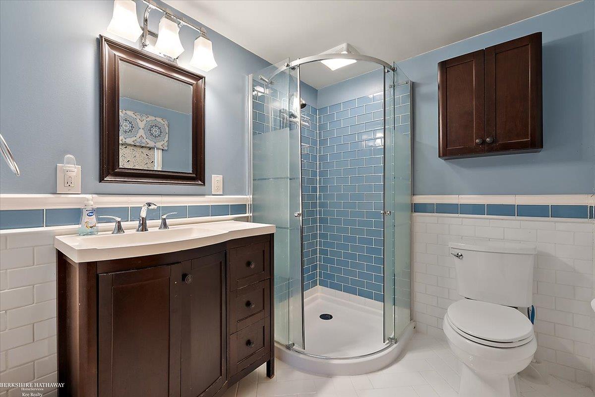 Grosse Pointe Woods, Michigan 48236, United States, 4 Bedrooms Bedrooms, ,2 BathroomsBathrooms,Residential,Active,242435