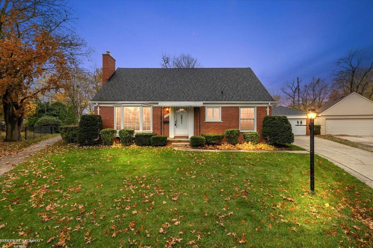 Grosse Pointe Woods, Michigan 48236, United States, 4 Bedrooms Bedrooms, ,2 BathroomsBathrooms,Residential,Active,242435