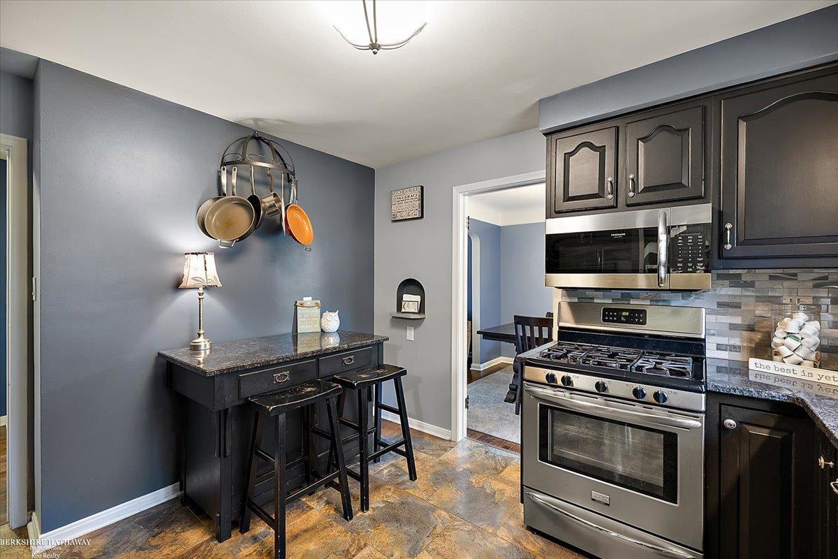 Grosse Pointe Woods, Michigan 48236, United States, 4 Bedrooms Bedrooms, ,2 BathroomsBathrooms,Residential,Active,242435