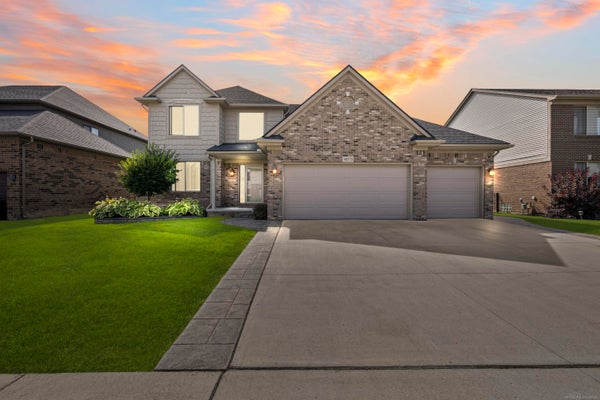 49570 MANISTEE DR, CHESTERFIELD, MI 48047 - Image 44876a1ec40a5f4867daa2cad2bcd5cd/3745656162