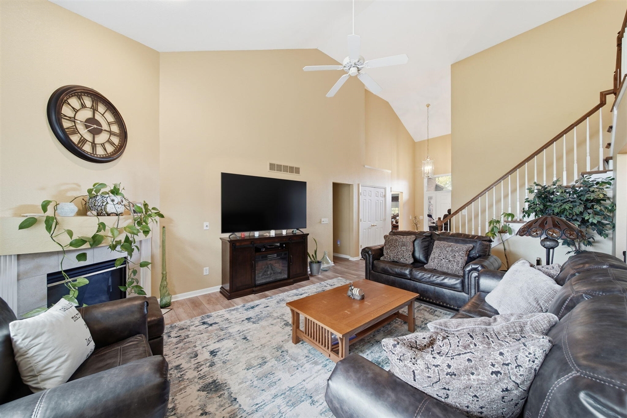 689 Korey's Circle 16