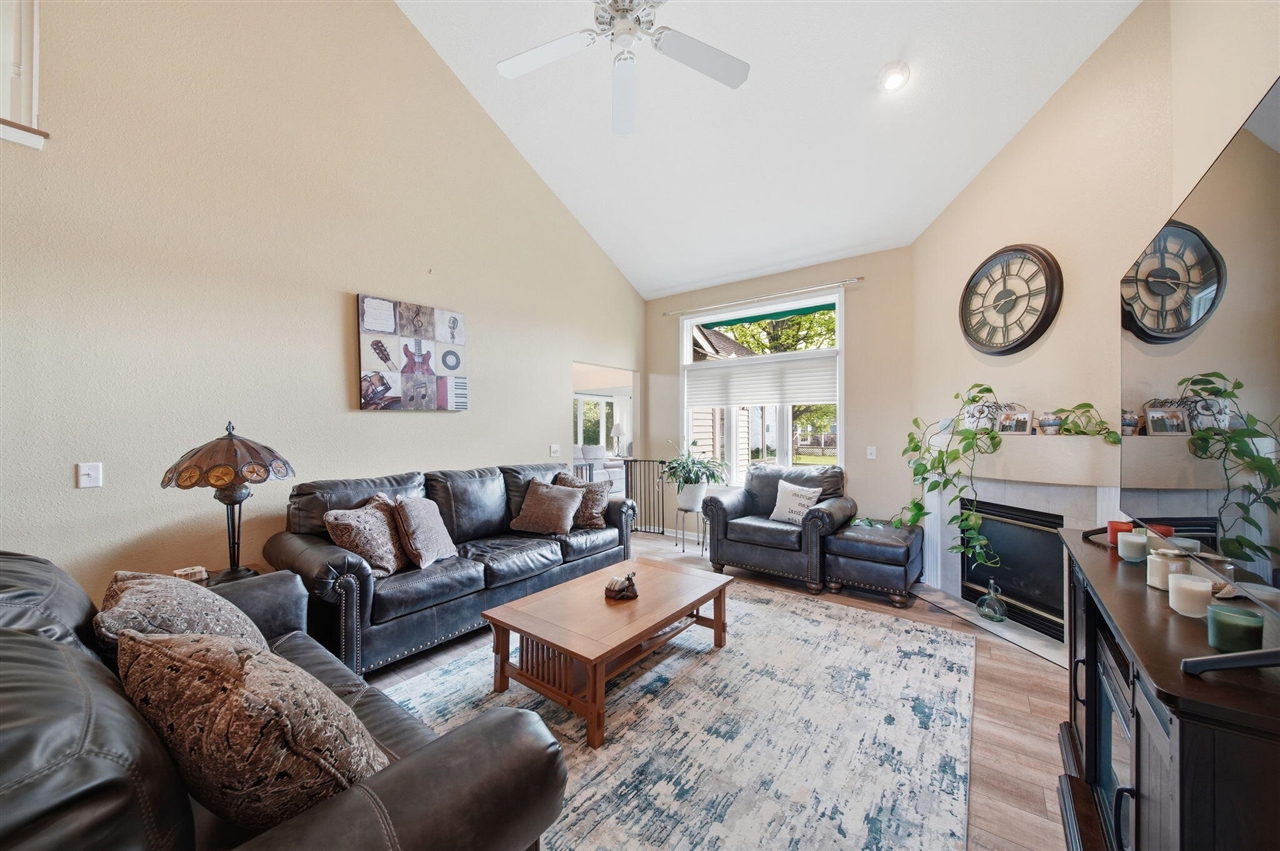 689 Korey's Circle 16