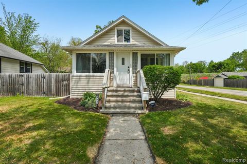 Photo of 602 Florence Avenue, Royal Oak, MI 48067 (MLS # 60994372)