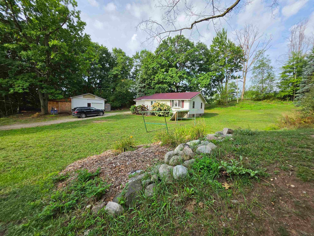Photo of 6370 Grant Avenue, Farwell, MI 48622 (MLS # 50222650)