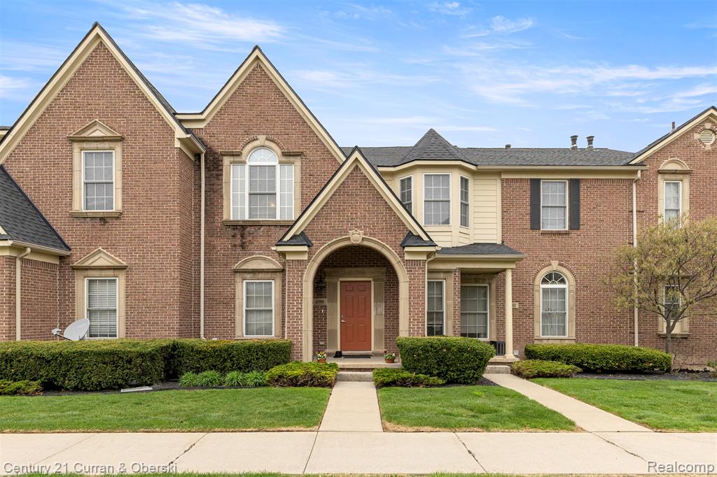 45599 Graystone Ln