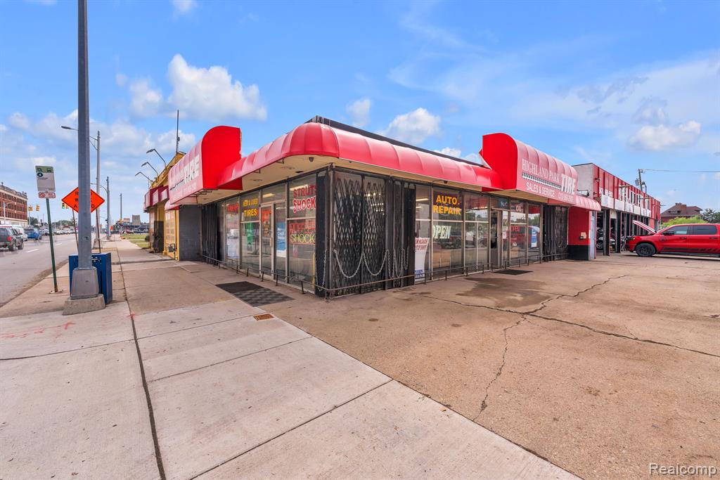 13145 Woodward Avenue