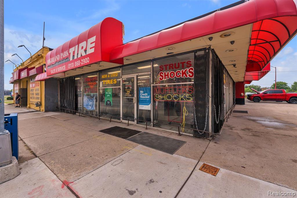 13145 Woodward Avenue