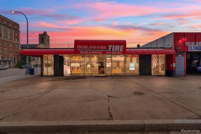 Garage Condos Commercial Automotive Properties 7 - garage condo 7 13145 Woodward Avenue Highland Park MI 48203