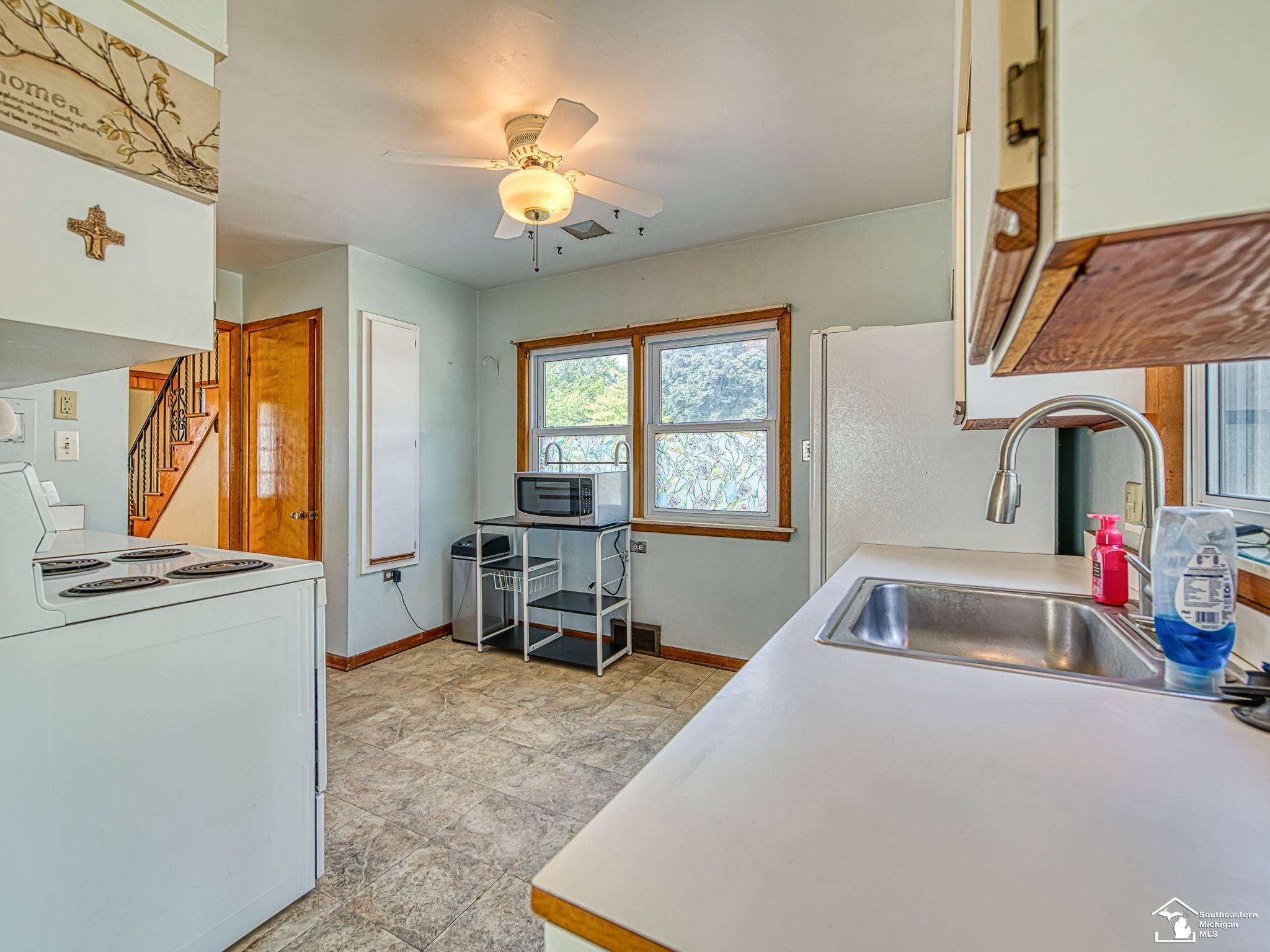 415 E Noble Avenue