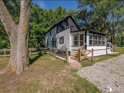 Photo of 1461 W Temperance Road, Temperance, MI 48182 (MLS # 50183574)