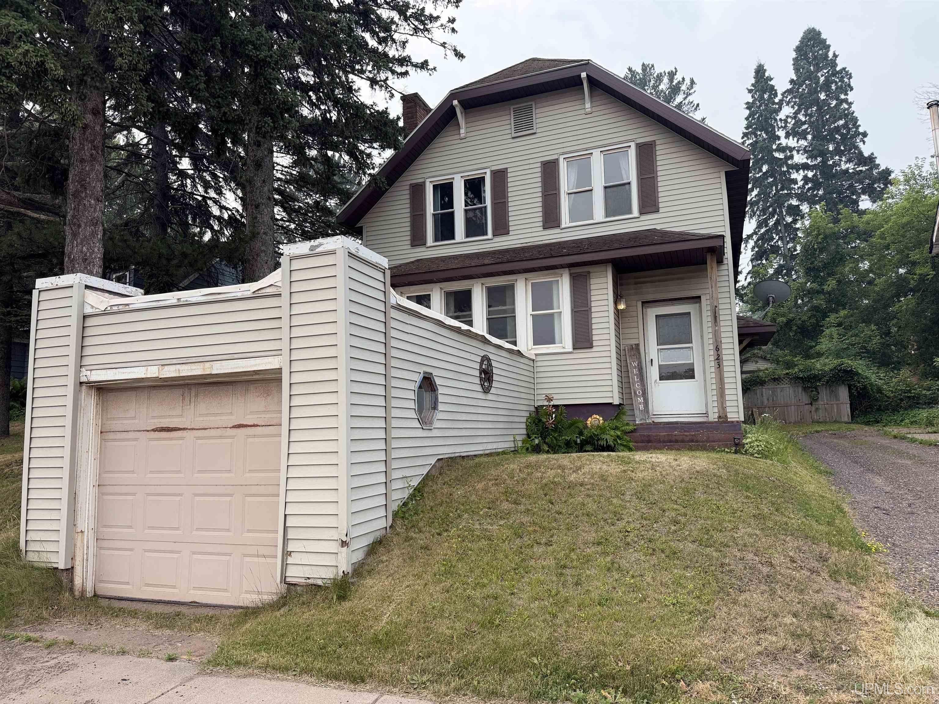 623 E Cloverland Drive