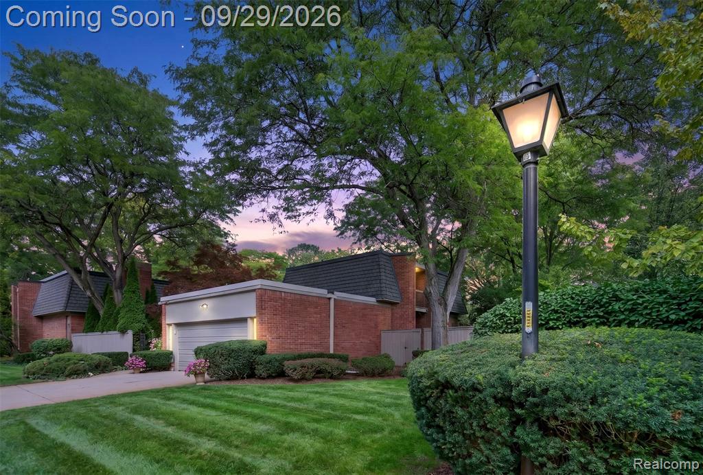 1043 Stratford Lane