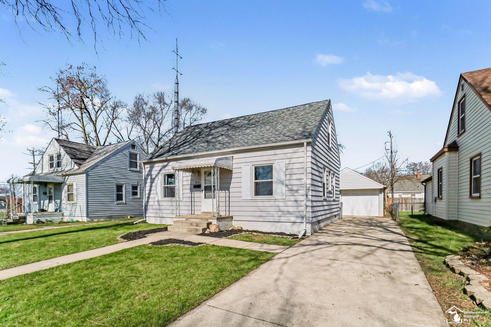 974 Woodville Avenue