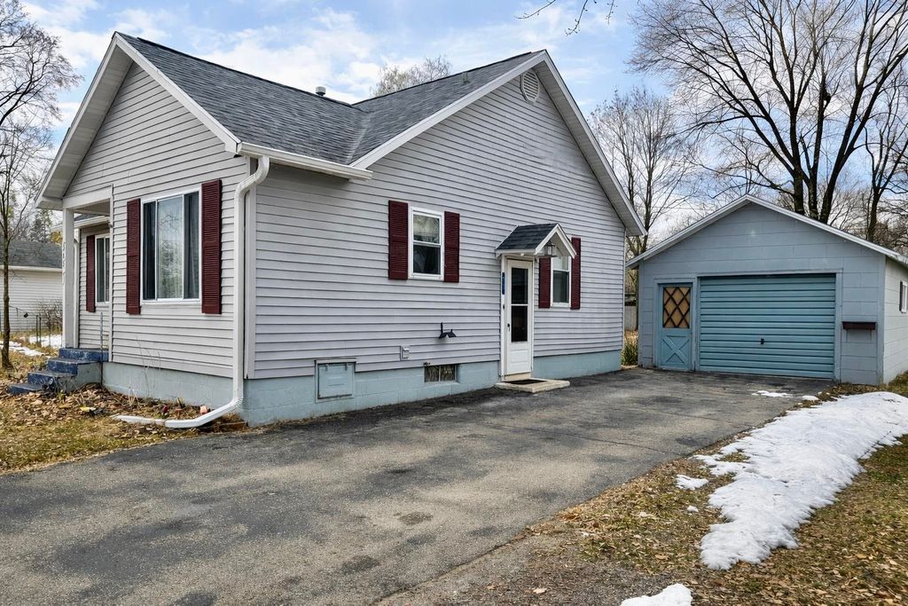 Photo of 525 N Antler Street, Gladwin, MI 48624 (MLS # 50200038)