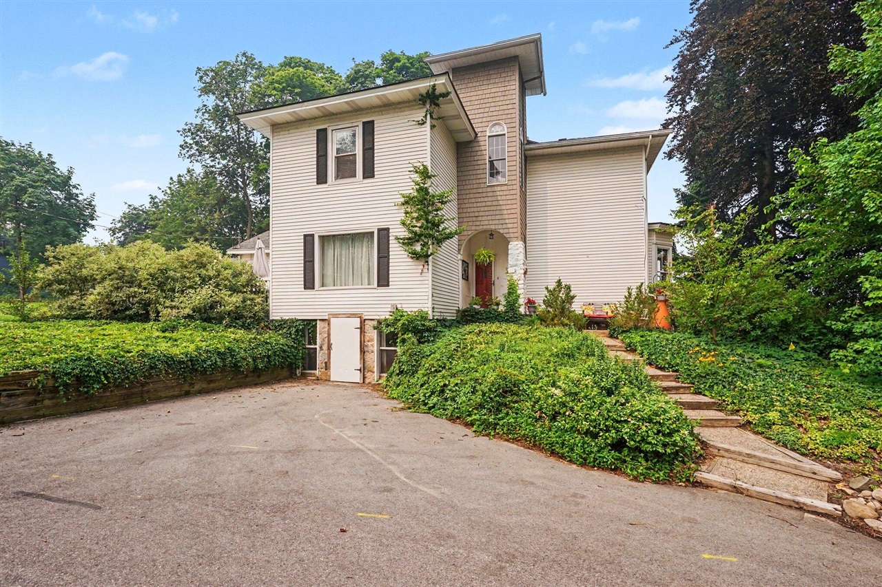 312 E 16th Street