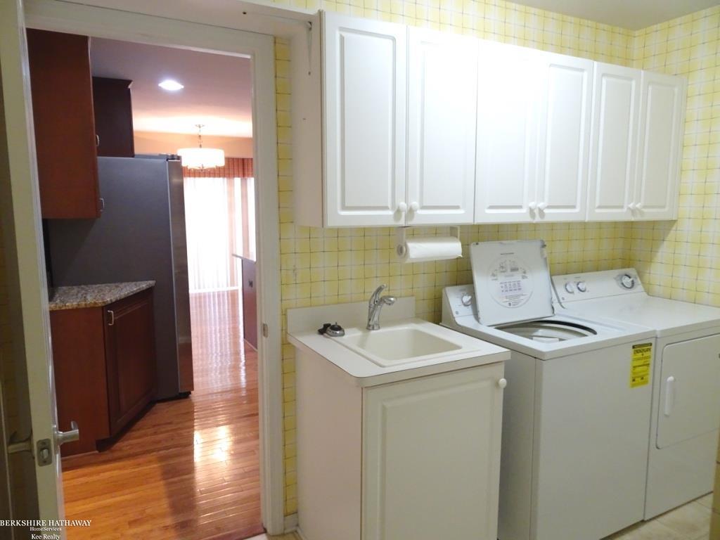 Harrison Twp, Michigan 48045, United States, 3 Bedrooms Bedrooms, ,3 BathroomsBathrooms,Residential,Active,237276