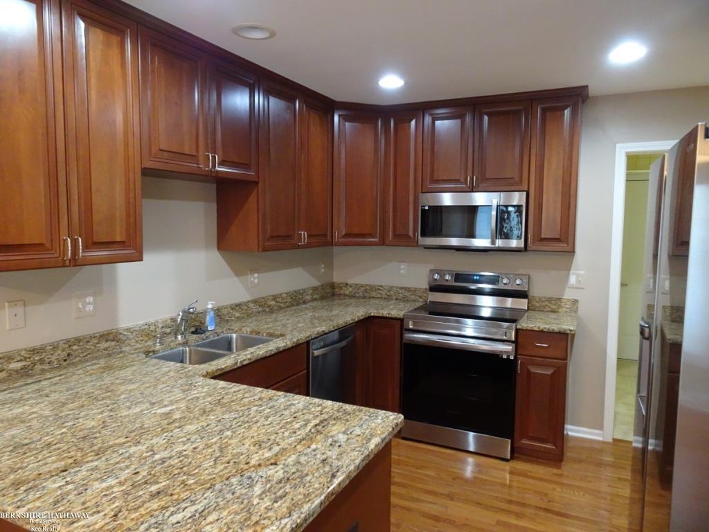 Harrison Twp, Michigan 48045, United States, 3 Bedrooms Bedrooms, ,3 BathroomsBathrooms,Residential,Active,237276