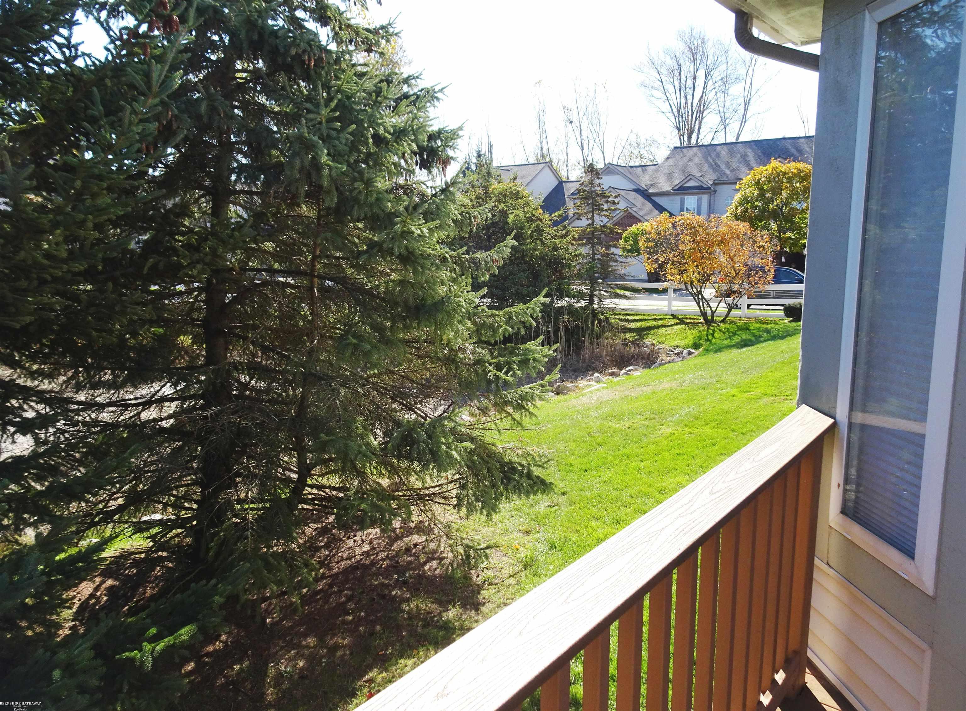 Harrison Twp, Michigan 48045, United States, 3 Bedrooms Bedrooms, ,3 BathroomsBathrooms,Residential,Active,237276