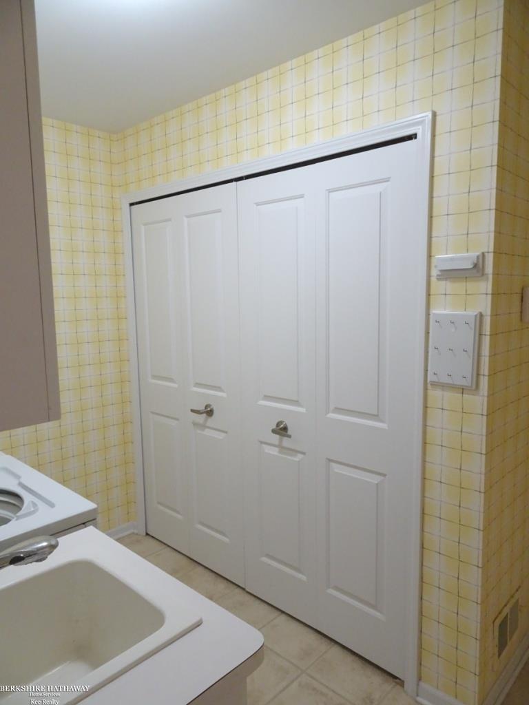 Harrison Twp, Michigan 48045, United States, 3 Bedrooms Bedrooms, ,3 BathroomsBathrooms,Residential,Active,237276