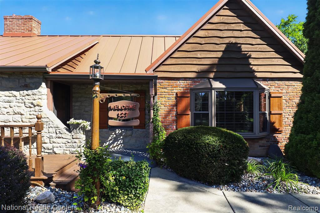 127 W Albain Road