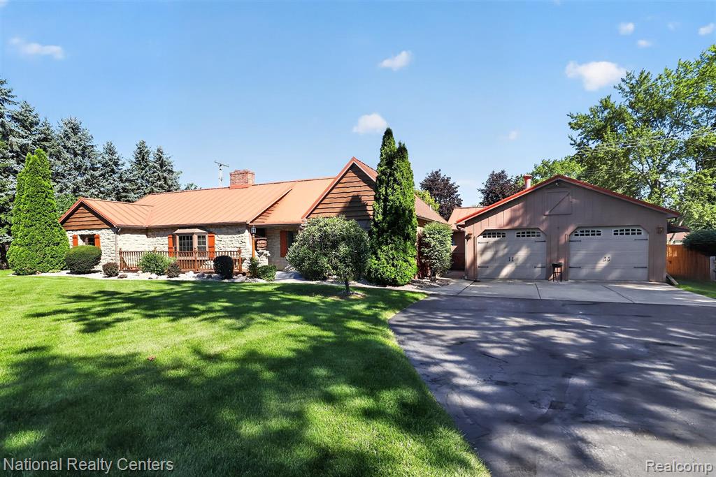 127 W Albain Road