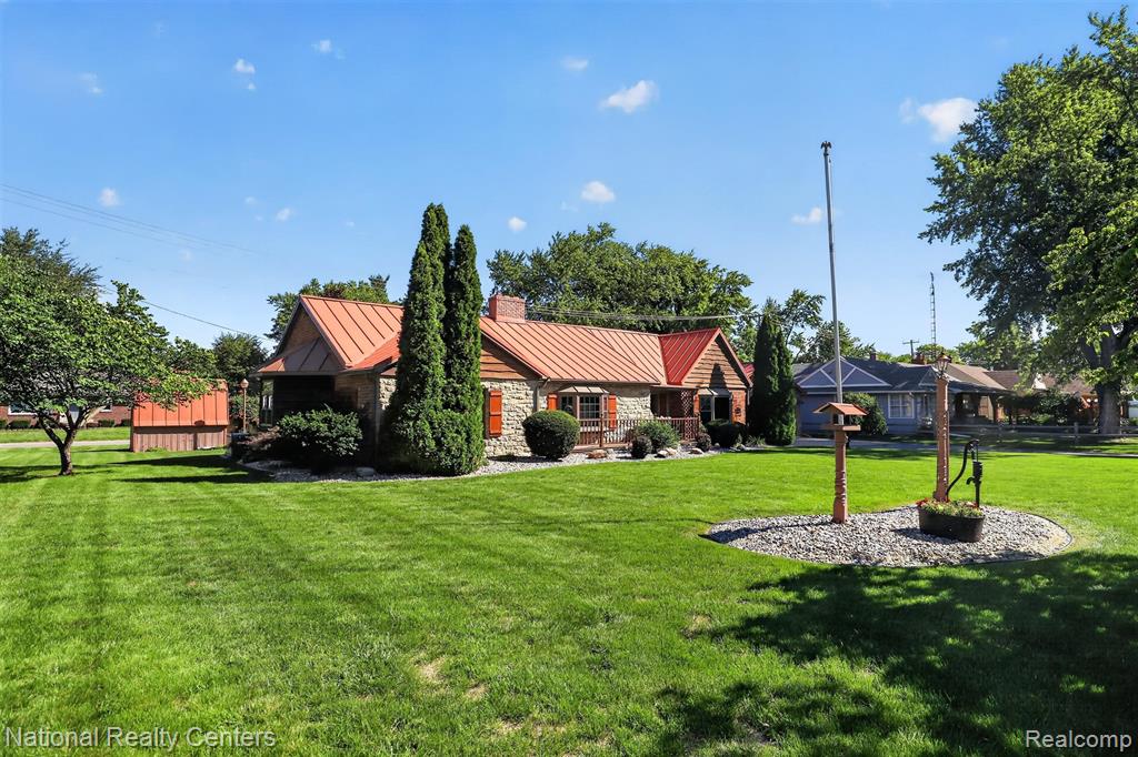 127 W Albain Road