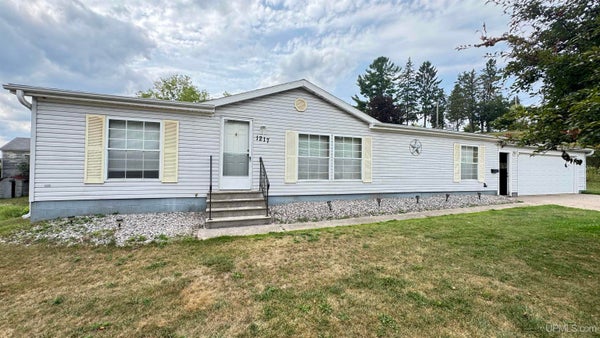 1217 BLUFF ST, NORWAY, MI 49870 - Image 4ae4a2c5c8f198db93b6d321d25fbf59/3053669506