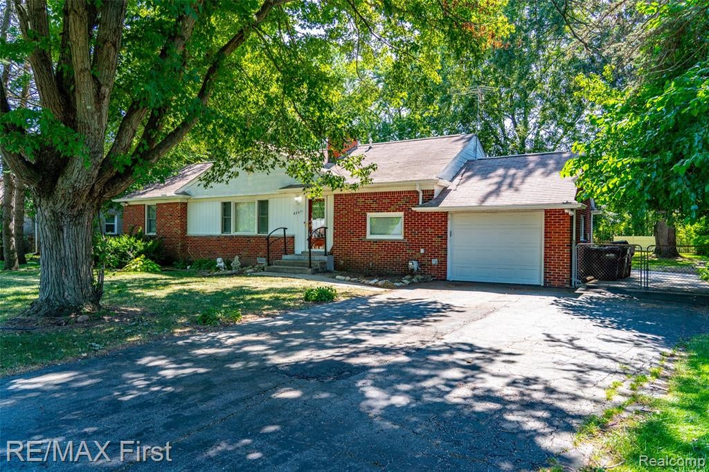 42471 Utica Road