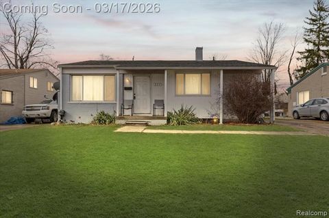 Photo of 223 Victory Drive, Pontiac, MI 48342 (MLS # 60976228)