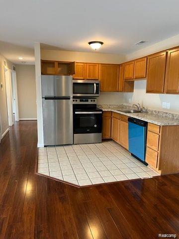 Fraser, Michigan 48026, United States, 2 Bedrooms Bedrooms, ,2 BathroomsBathrooms,Residential,Active,214849