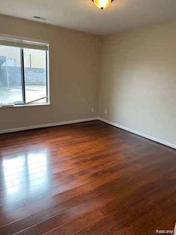 Fraser, Michigan 48026, United States, 2 Bedrooms Bedrooms, ,2 BathroomsBathrooms,Residential,Active,214849